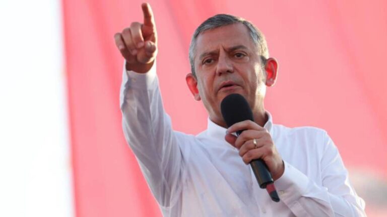 ozgur ozel chp mitingi icin sivasta Of1yqzYh