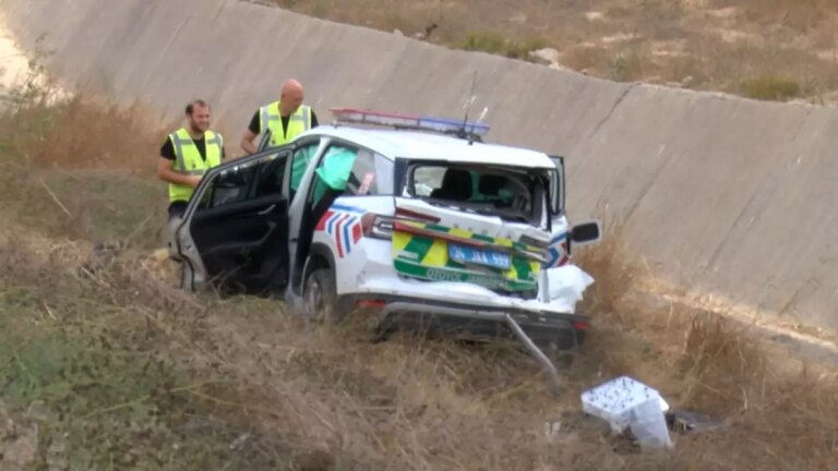 tir jandarma aracina carpti UuTXUFUw