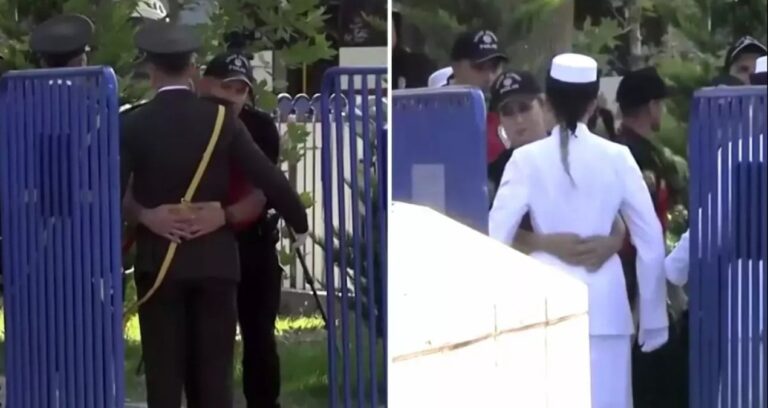 anitkabirde tartisma yaratan goruntu subaylar boyle arandi SQcCWgrw