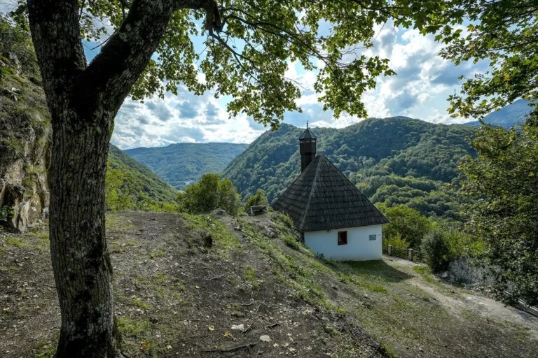 kuslat camisi bes asirlik tarih mtnJAqeh