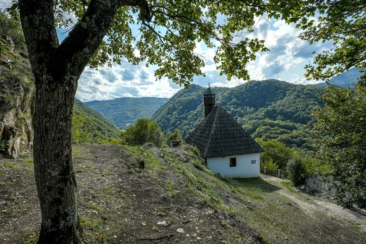 kuslat camisi bes asirlik tarih mtnJAqeh