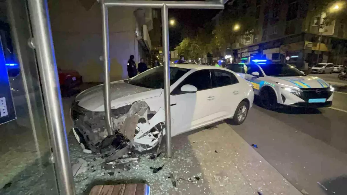 alkollu surucu yolcu duragina daldi 79DxQiaQ.jpg