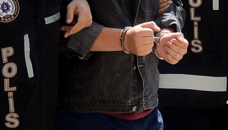 eski esine ve yanindaki kisiye bicakla saldirdi FA1VYjej