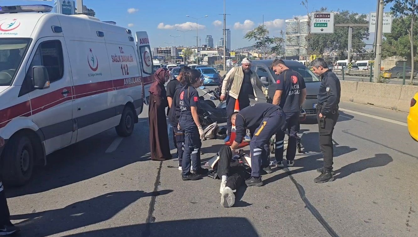 kadikoyde sapagi kaciran otomobil surucusu motosiklete carpti TvjNwVxp