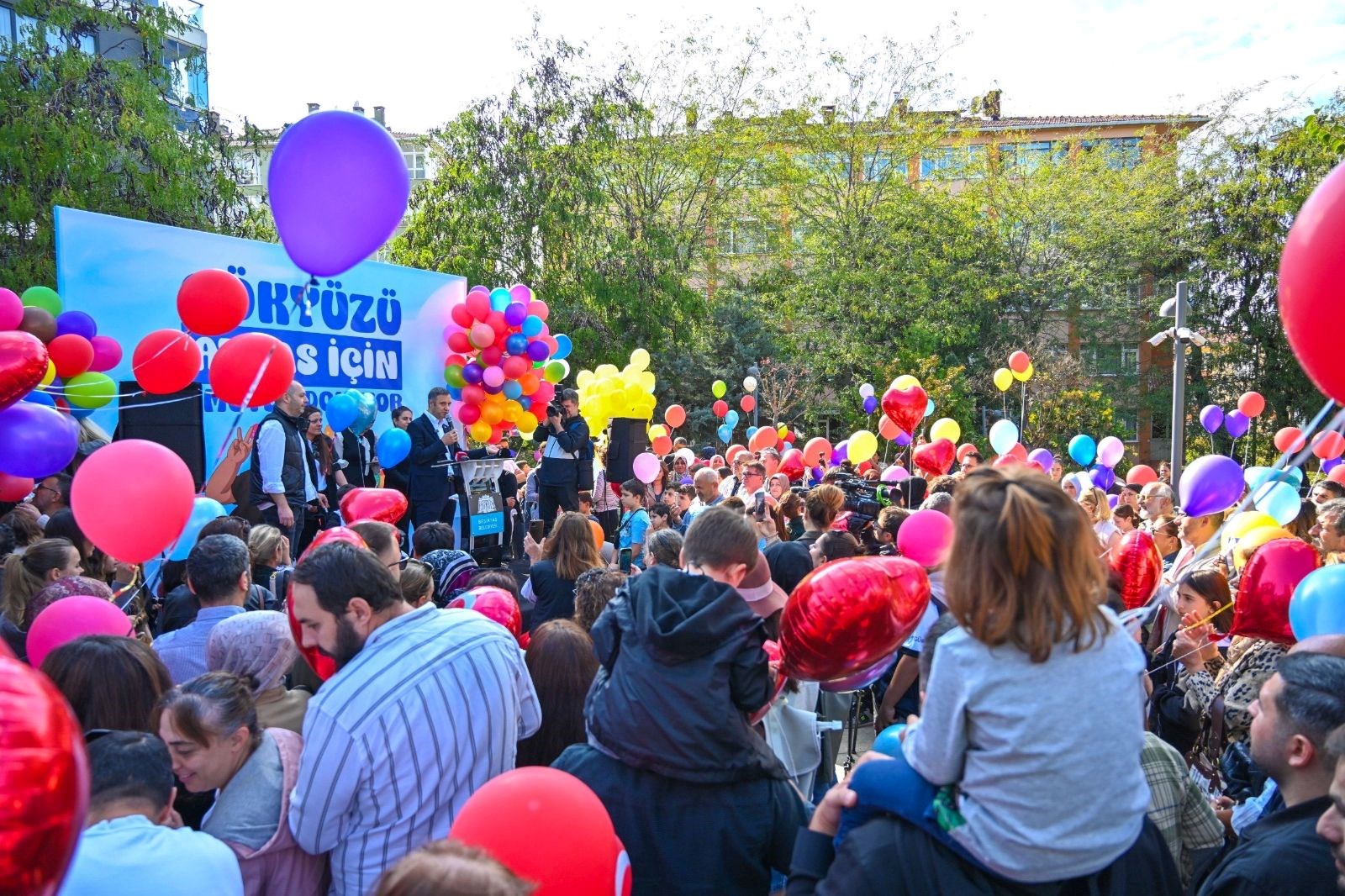 losemiyi 2nci kez yenen atlas icin balonlar gokyuzune birakildi hkPIpcuH