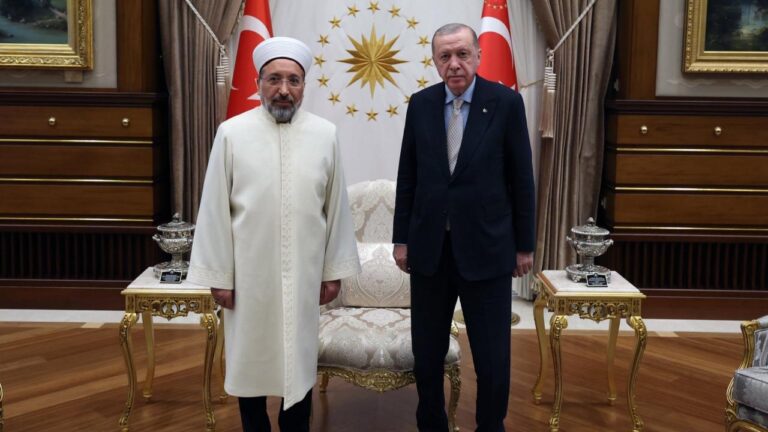 son-dakika-cumhurbaskani-erdogan-diyanet-isleri-baskani-arpagusu-kabul-etti-OjDRYs2m.jpg