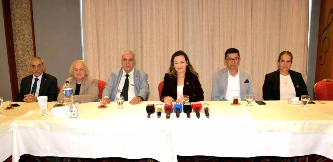 chp manisa il baskani ozalperden basin toplantisi ve burokrasideki degisiklikler U6BKurqs.jpg