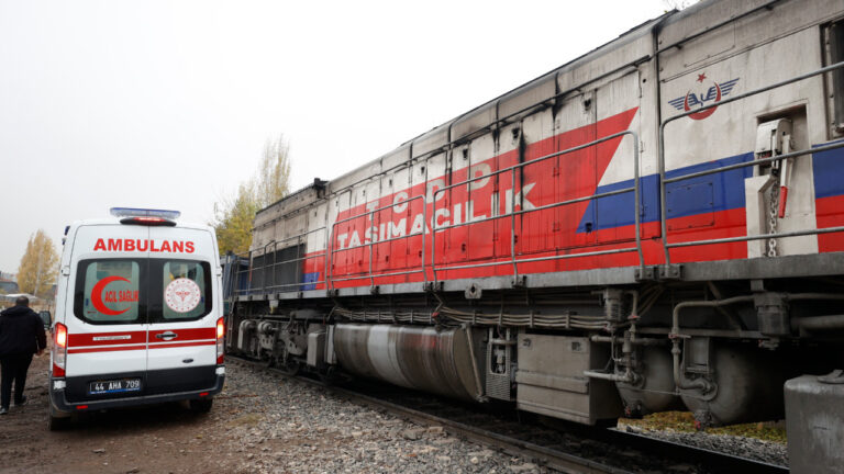 malatyada-bir-kisiye-tren-carpti-zfCn35nl.jpg