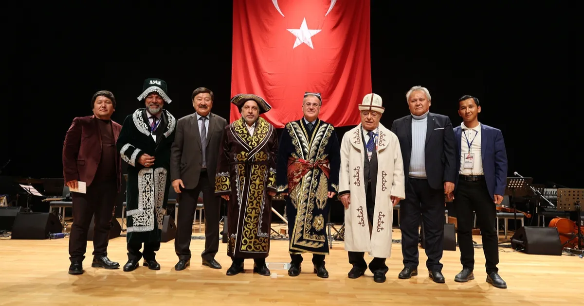 mustafa yalcina turk dunyasi ustun hizmet odulu HFWMCP4a.webp