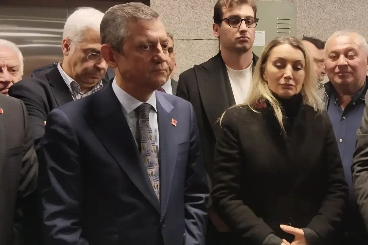 ozgur ozel dilek imamoglunun diplomatik pasaportu iptal edildi uaLnHaM3.jpg