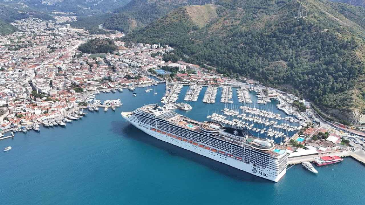 aydindan-sonra-muglaya-geldi-binlerce-turist-limandan-ayrildi-Vn4S83fm