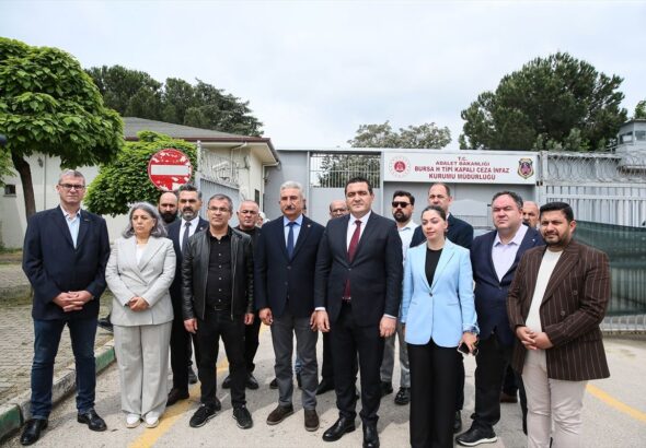 chp-genel-baskan-yardimcisi-karasu-mustafa-bozbeyi-cezaevinde-ziyaret-etti-fynHfd6k