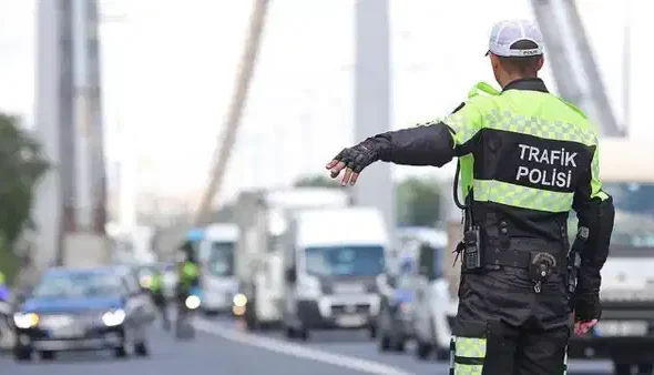 sezgin-tanrikulu-trafik-cezalarini-meclis-gundemine-tasidi-denetim-mi-butce-kalemi-mi-M3qEEScO