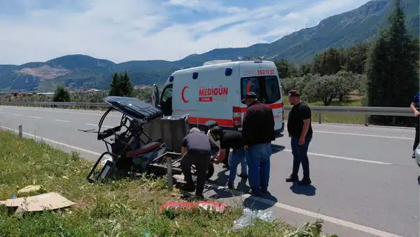 tir-elektrikli-bisiklete-carpti-ayni-aileden-1-kisi-oldu-4-kisi-yaralandi-Tqi4NXkN