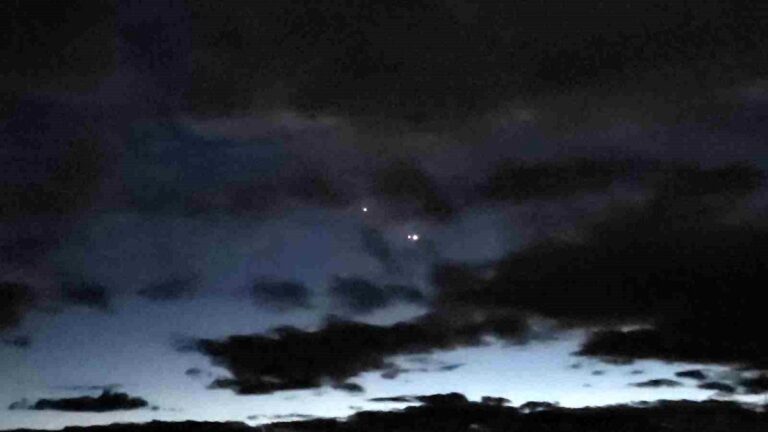 van-semalarinda-solen-hilal-ay-venus-ve-jupiter-ayni-karede-MKmvd5Tf