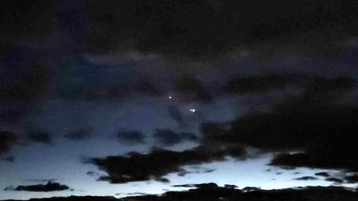 van-semalarinda-solen-hilal-ay-venus-ve-jupiter-ayni-karede-MKmvd5Tf