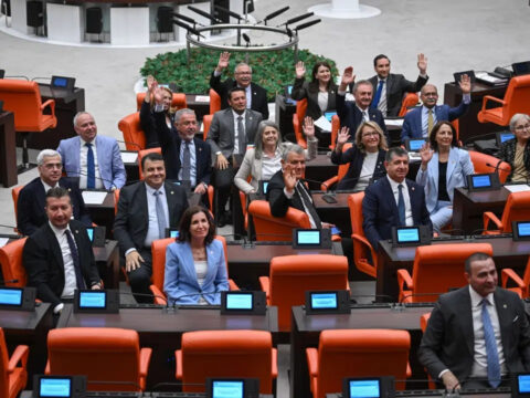 Yeni parti meclisin oturma duzenini degistirdi tbmm 7 parti grubuyla ilk kez toplandi 3qp9GP5N